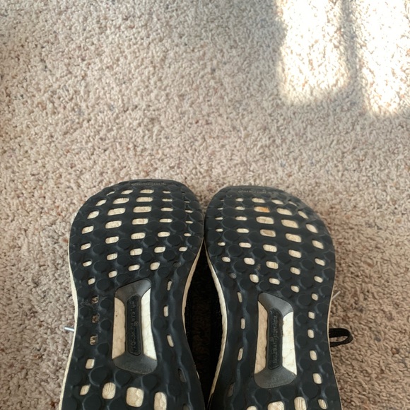 Adidas Ultra Boost Size 7.5 - Picture 5 of 7